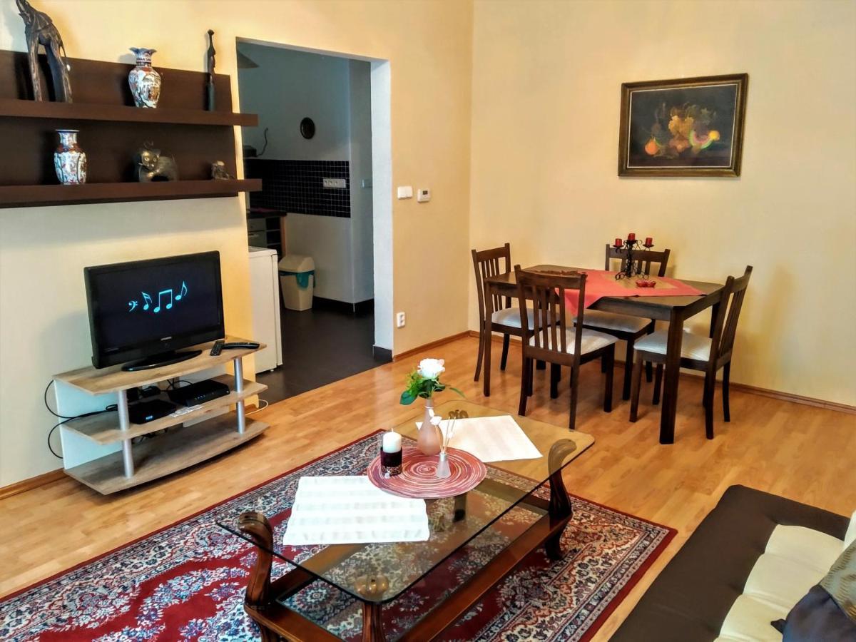 Apartment Sense Of Zizkov Prague Exterior photo