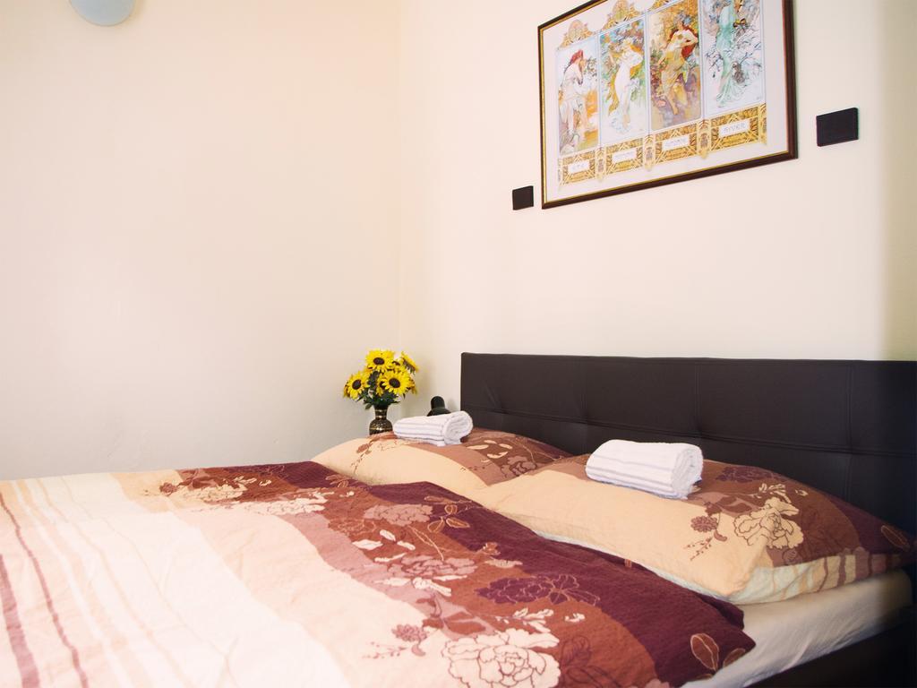 Apartment Sense Of Zizkov Prague Exterior photo